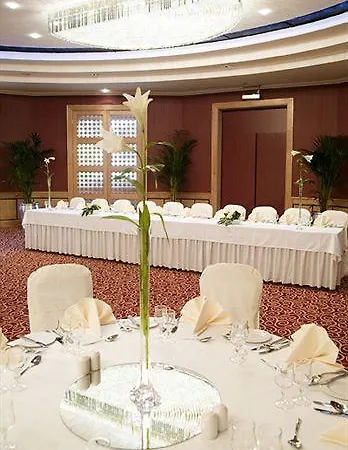 酒店 The Bonnington & Leisure Centre 3*